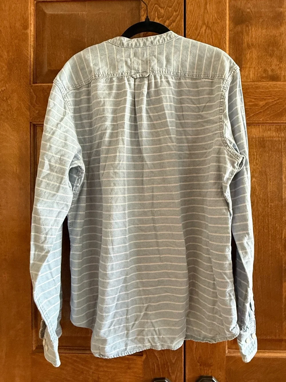 Banana Republic Light Blue Striped Casual Button-Down Shirt - Men's Size Large